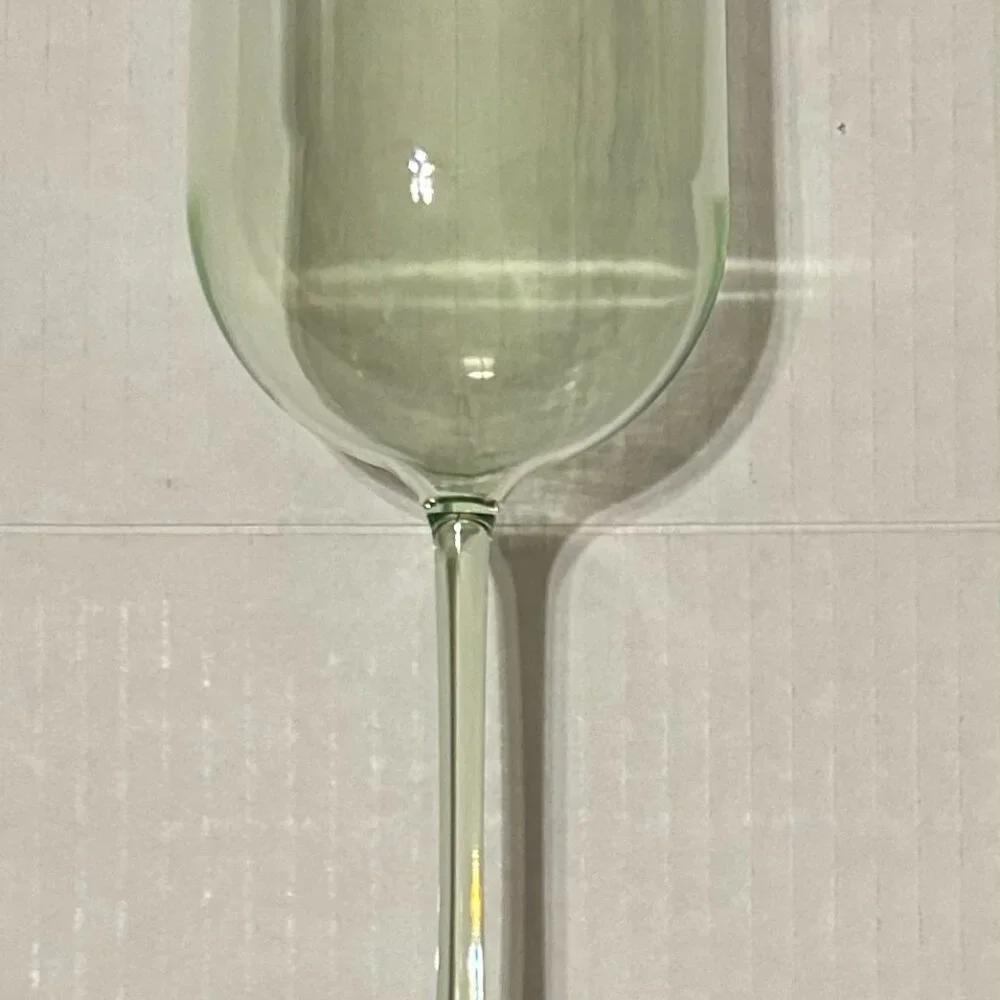PLASTIC WINE GLASSES